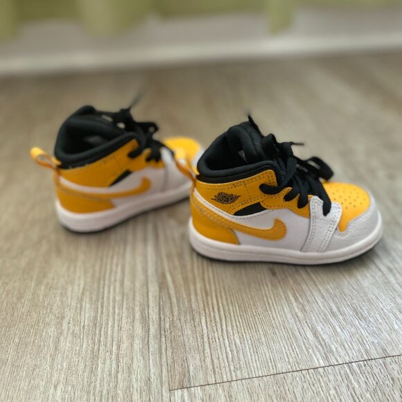 Black and yellow Size 4C toddler Jordan's - Picture 4 of 4